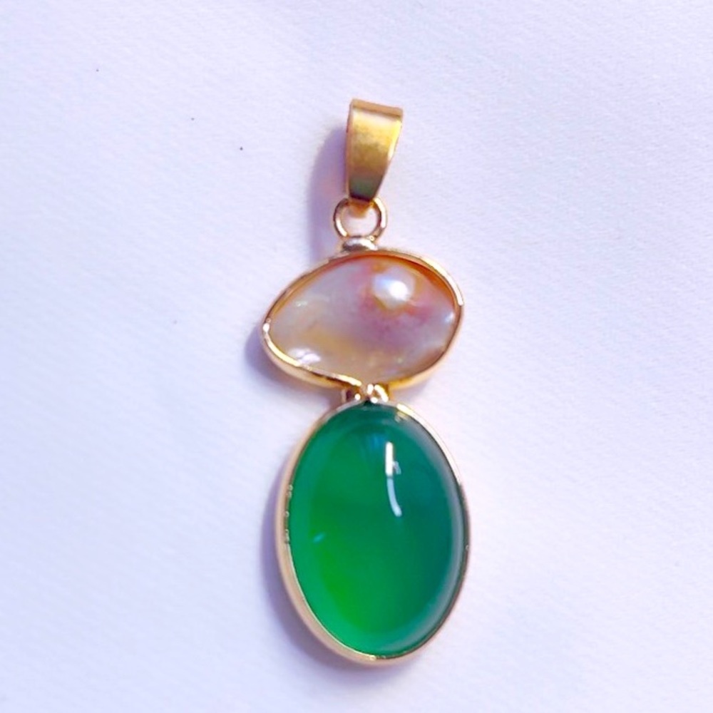 Green Agate Shell Pendant